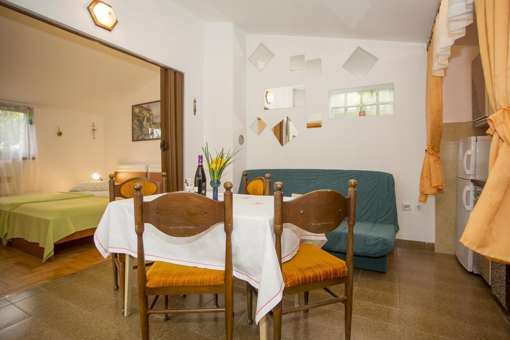 Apartments Pula 1618 ภายนอก รูปภาพ