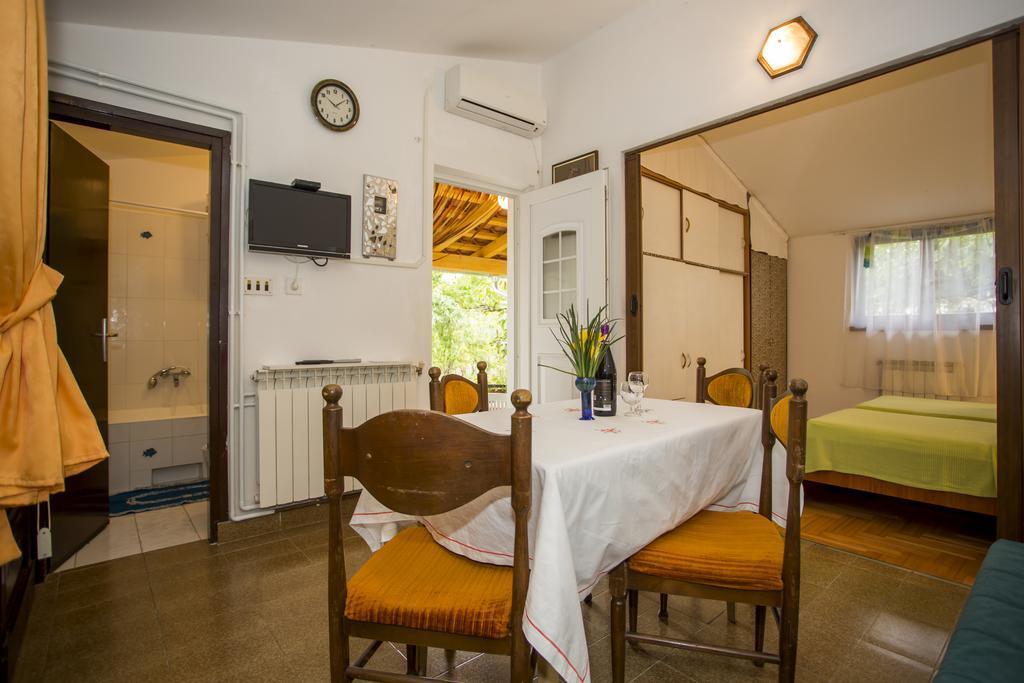 Apartments Pula 1618 ภายนอก รูปภาพ